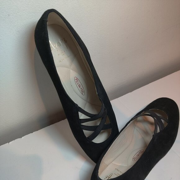 Amalfi Shoe Made in Italy Sz 8 Black Microfiber Low Wedge leather insole. NWOT - Picture 1 of 4